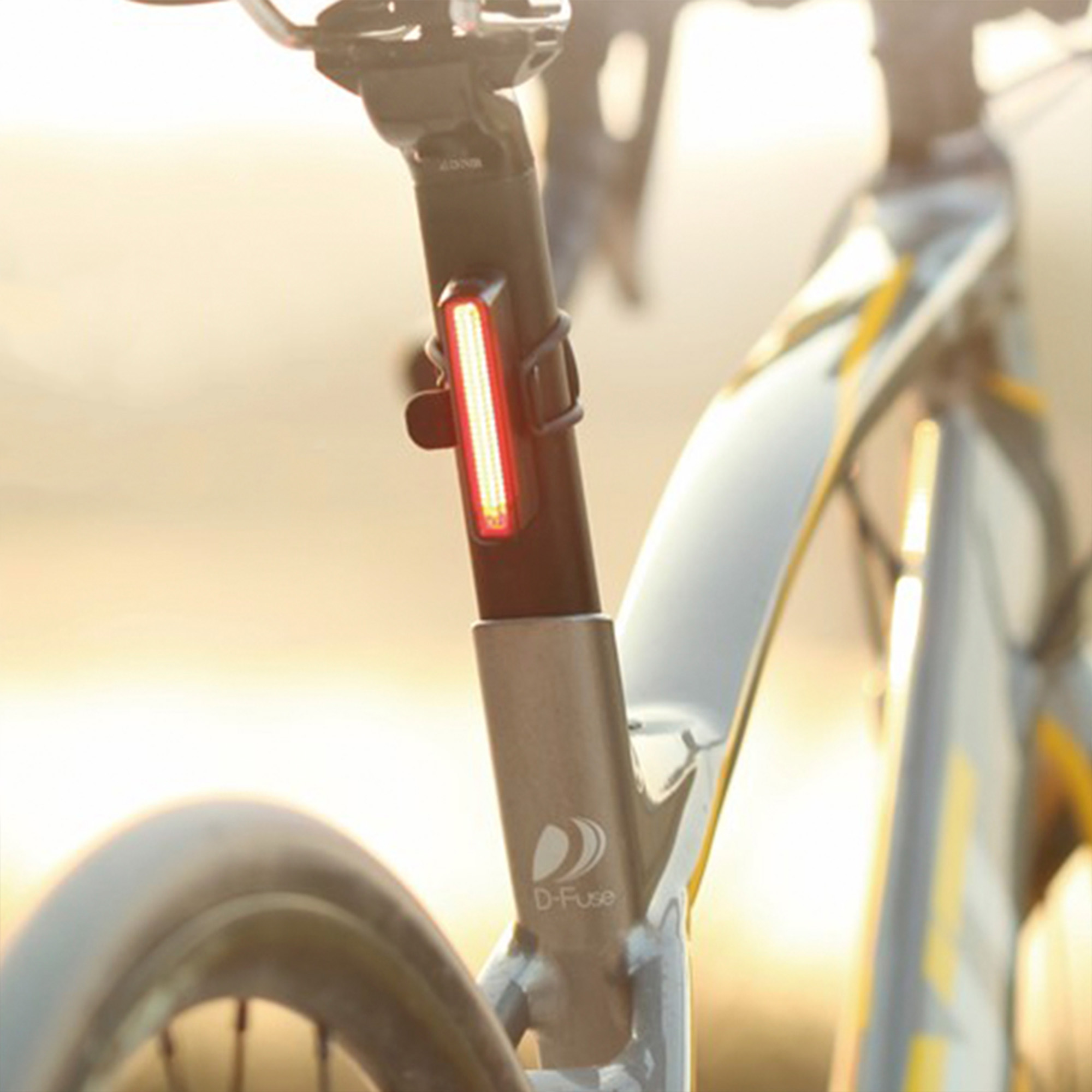 Ciclometa Detalles Luz delantera para bicicleta 240 lumenes recargable 8  funciones JY-6085F Benotto